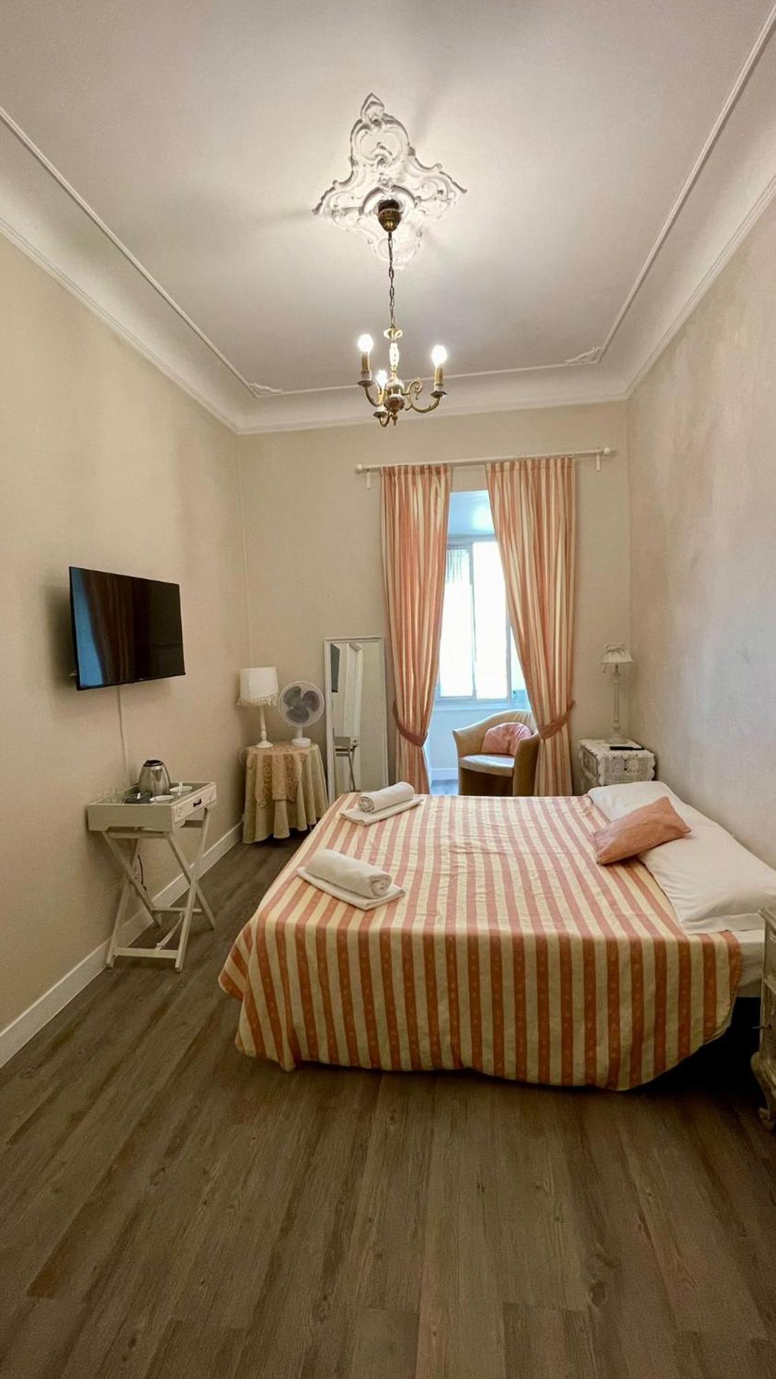 Chambre Double ou Lits Jumeaux avec Salle de Bains Commune
